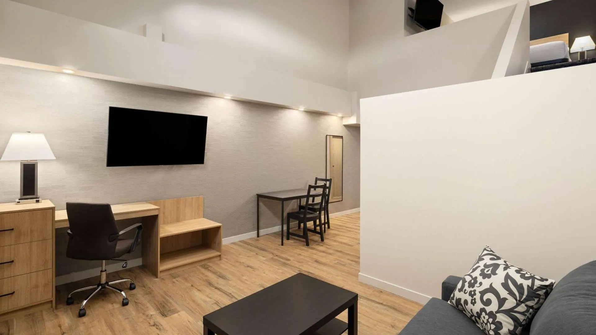 Baymont By Wyndham West Edmonton Hotel
