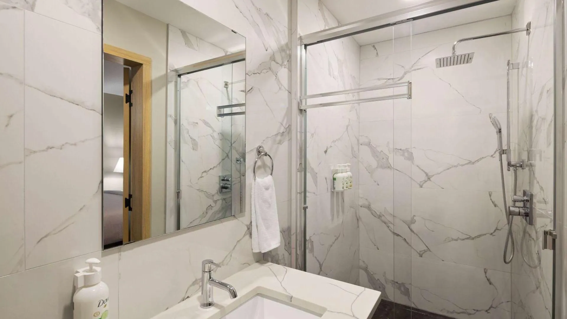 Baymont By Wyndham West Edmonton Hotel