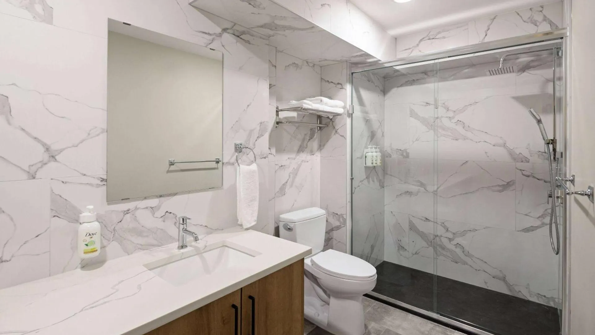 Baymont By Wyndham West Edmonton Hotel