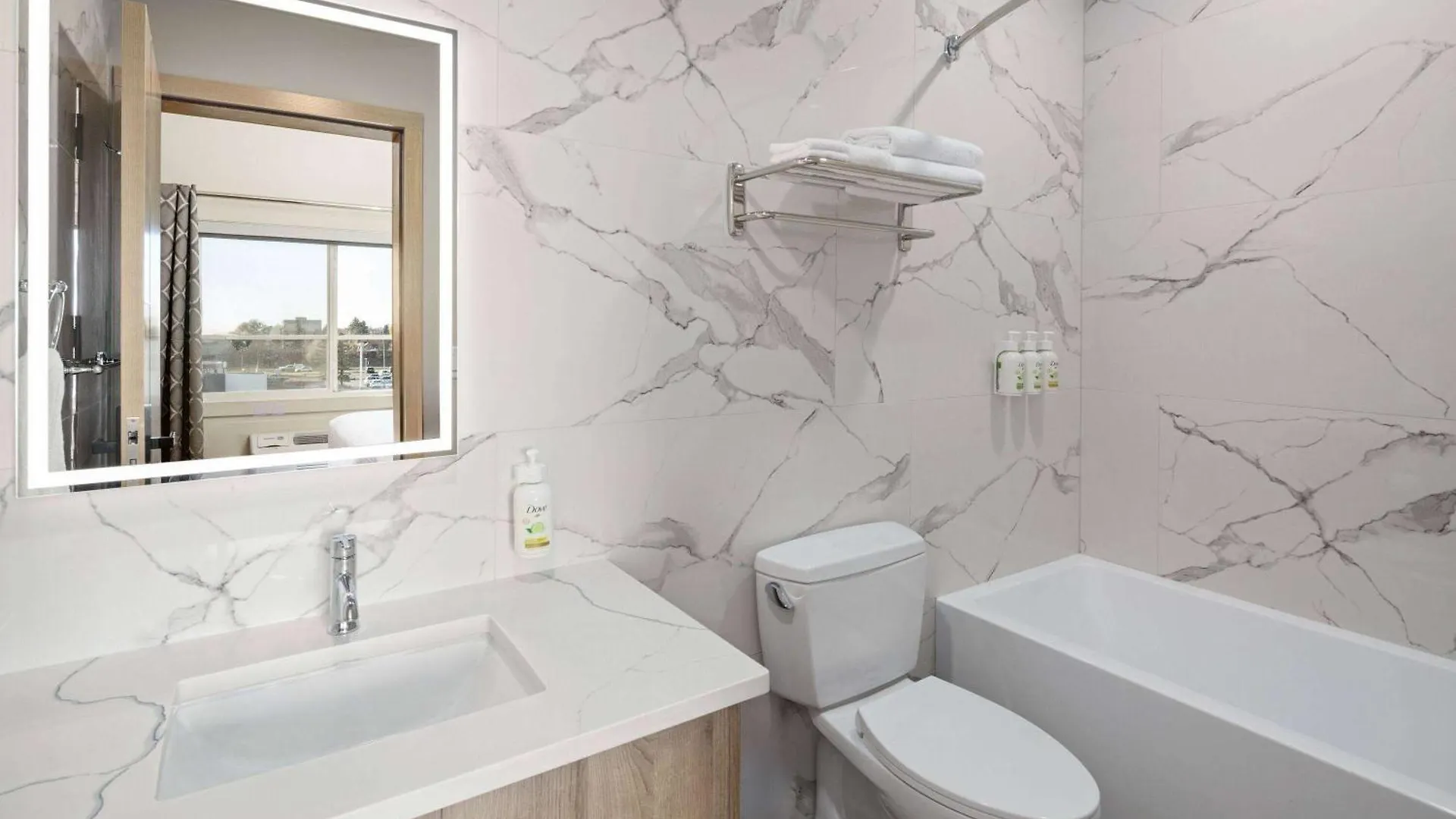 Baymont By Wyndham West Edmonton Hotel