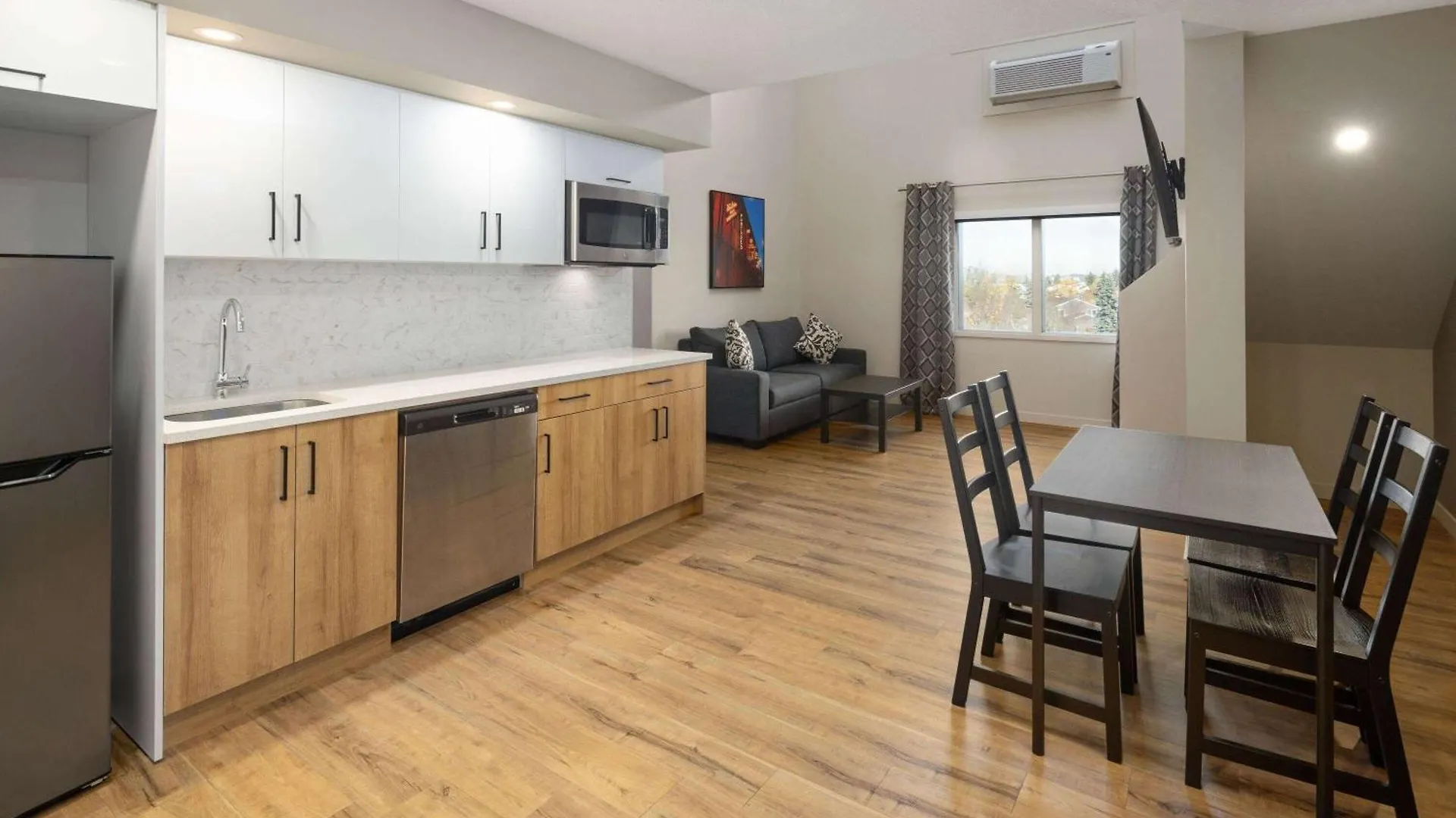 Baymont By Wyndham West Edmonton Hotel