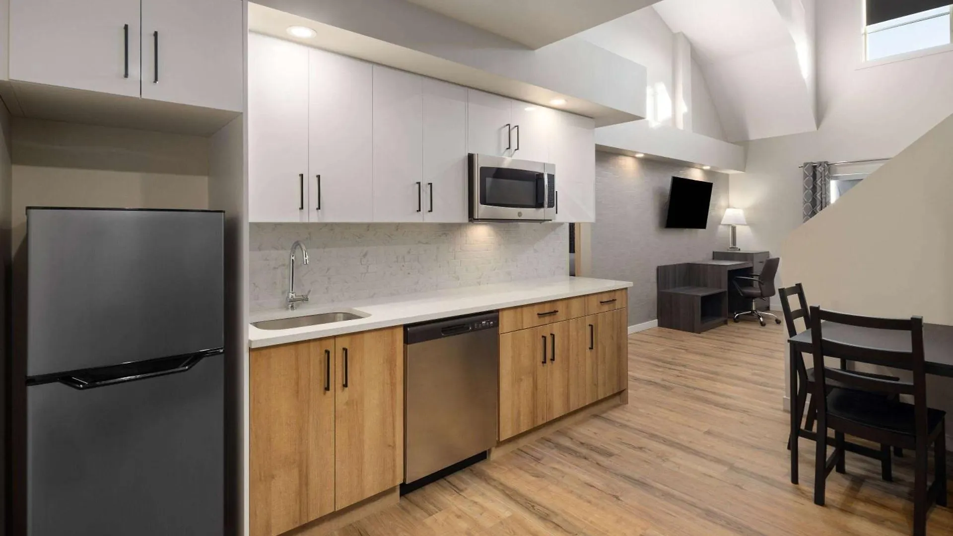 Baymont By Wyndham West Edmonton Hotel
