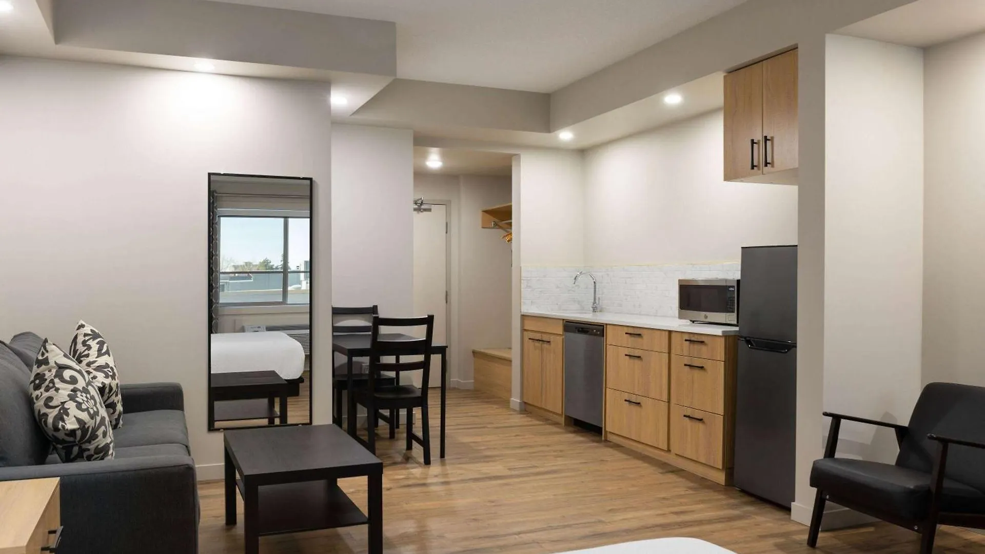 Baymont By Wyndham West Edmonton Hotel