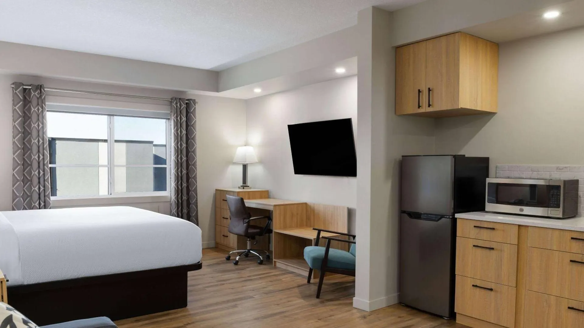 Baymont By Wyndham West Edmonton Hotel
