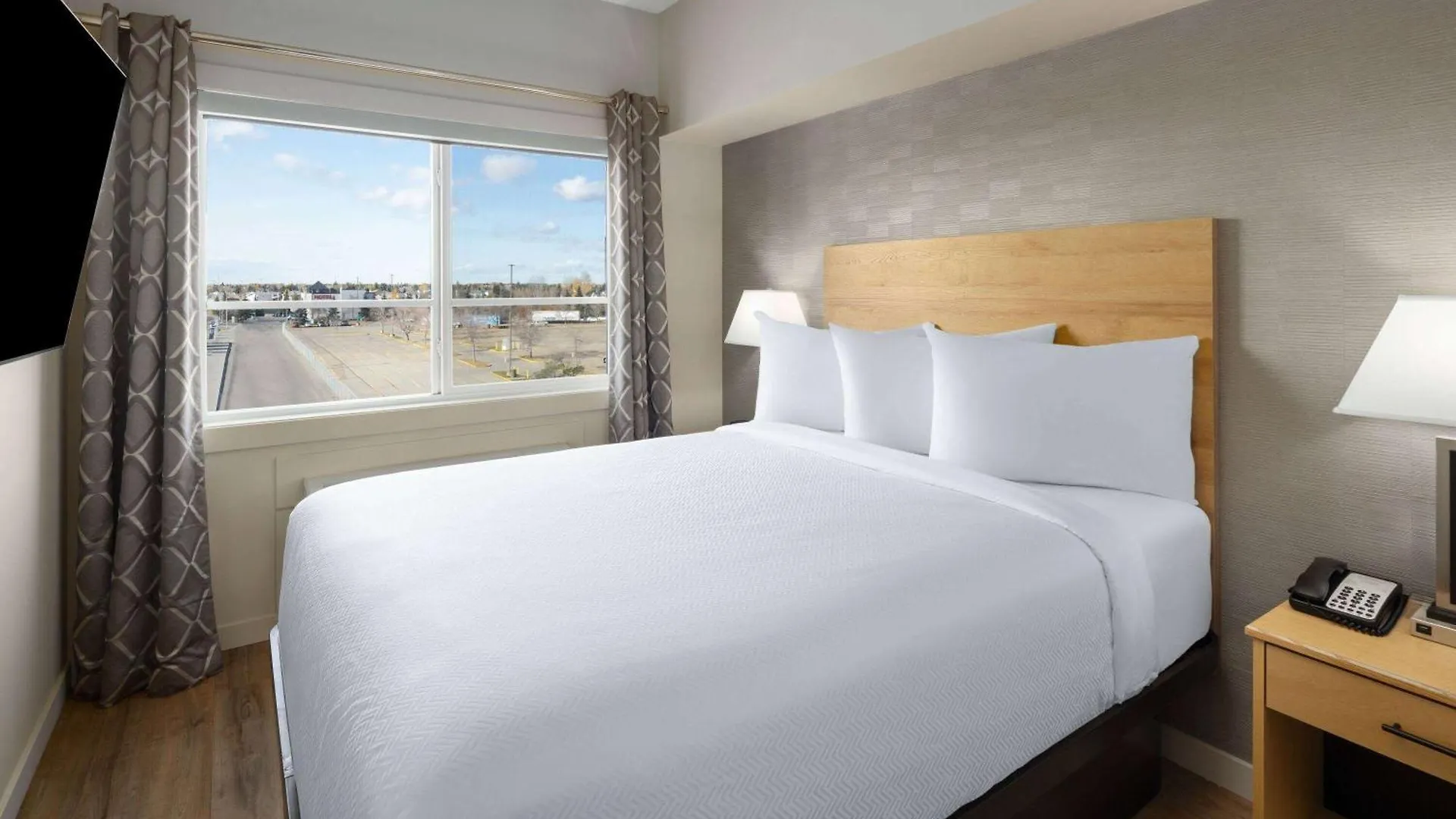 Baymont By Wyndham West Edmonton Hotel