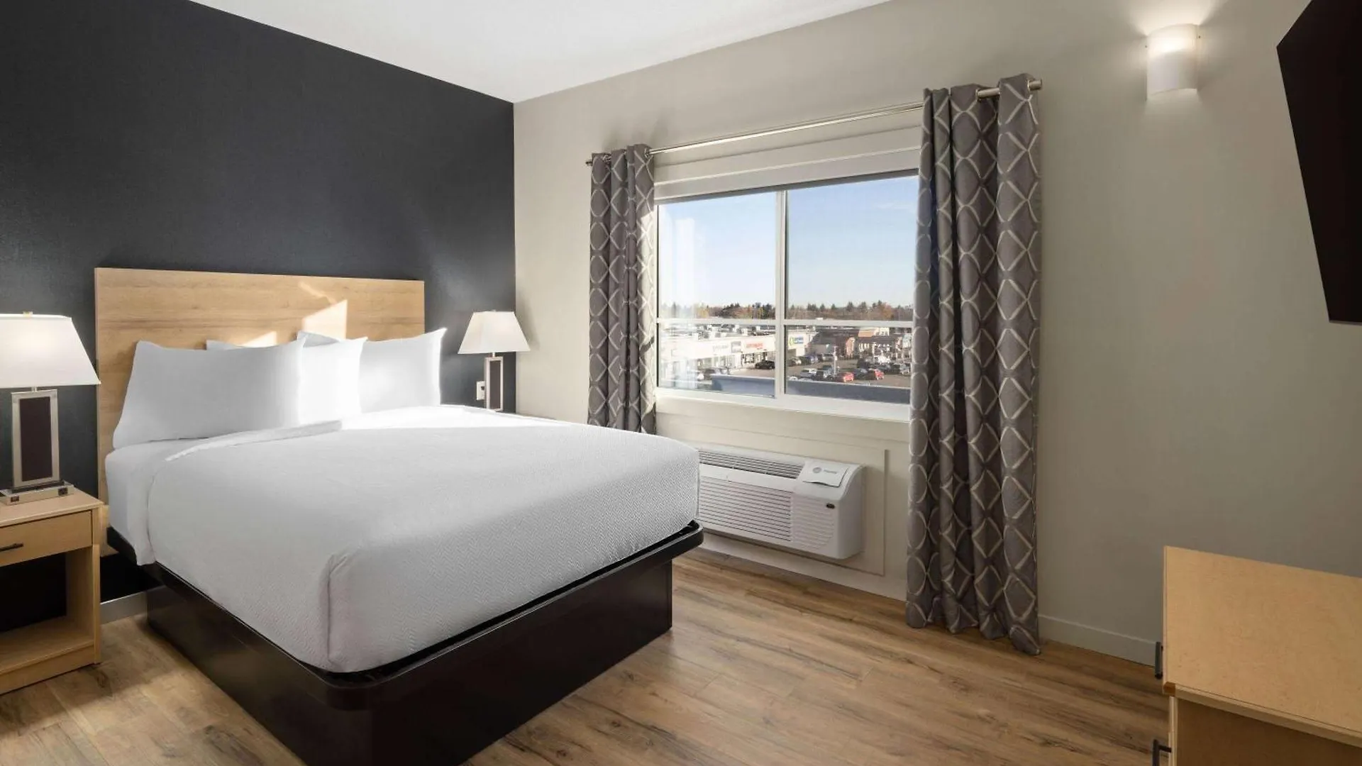 Baymont By Wyndham West Edmonton Hotel