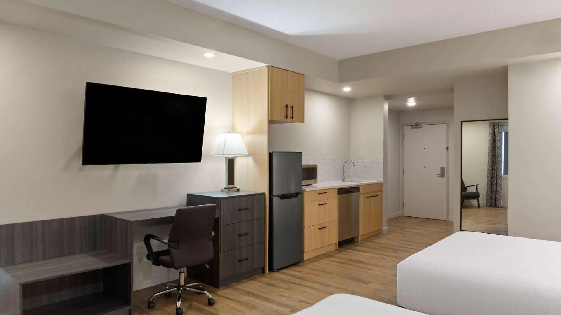 Baymont By Wyndham West Edmonton Hotel