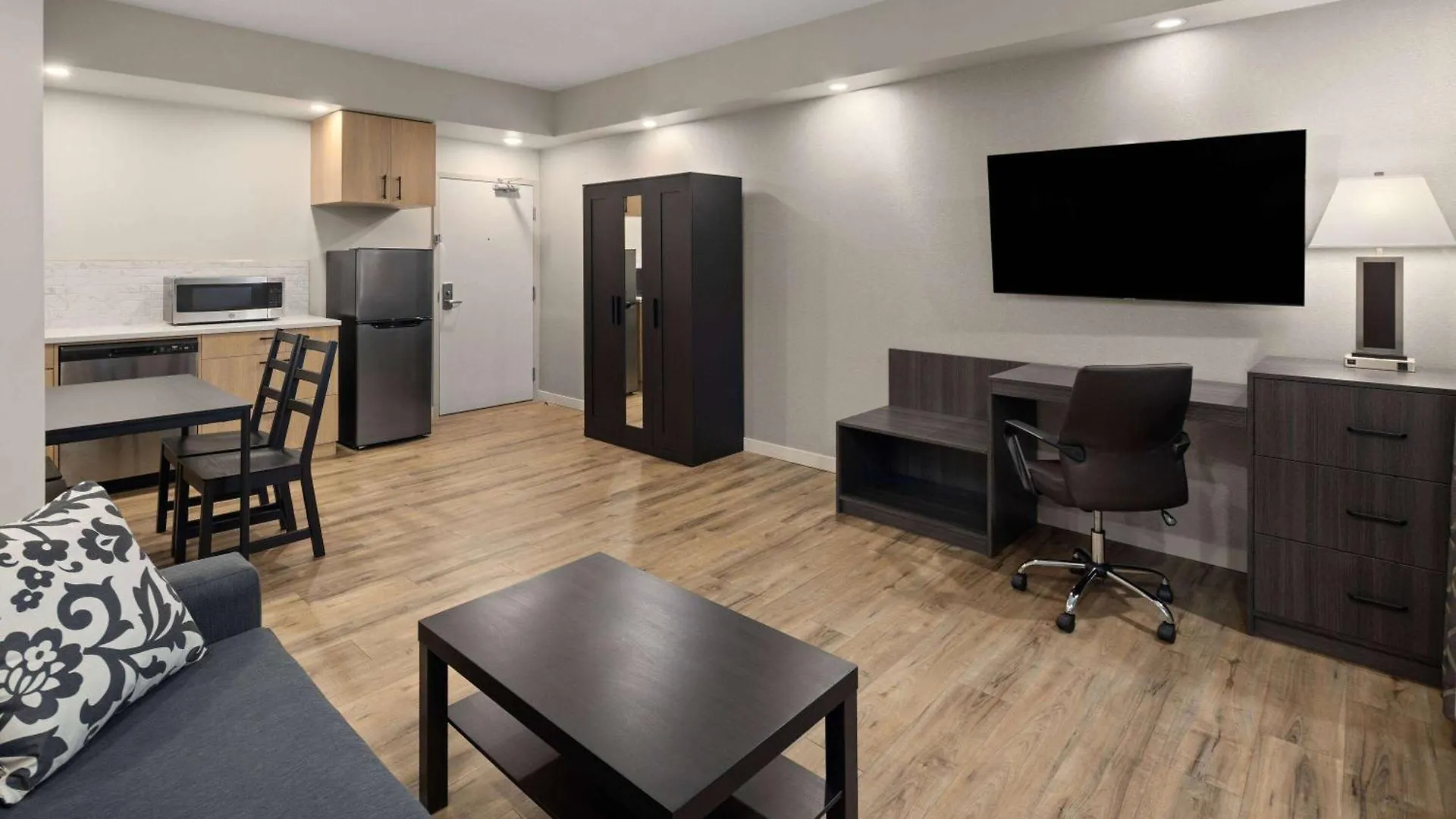 Baymont By Wyndham West Edmonton Hotel