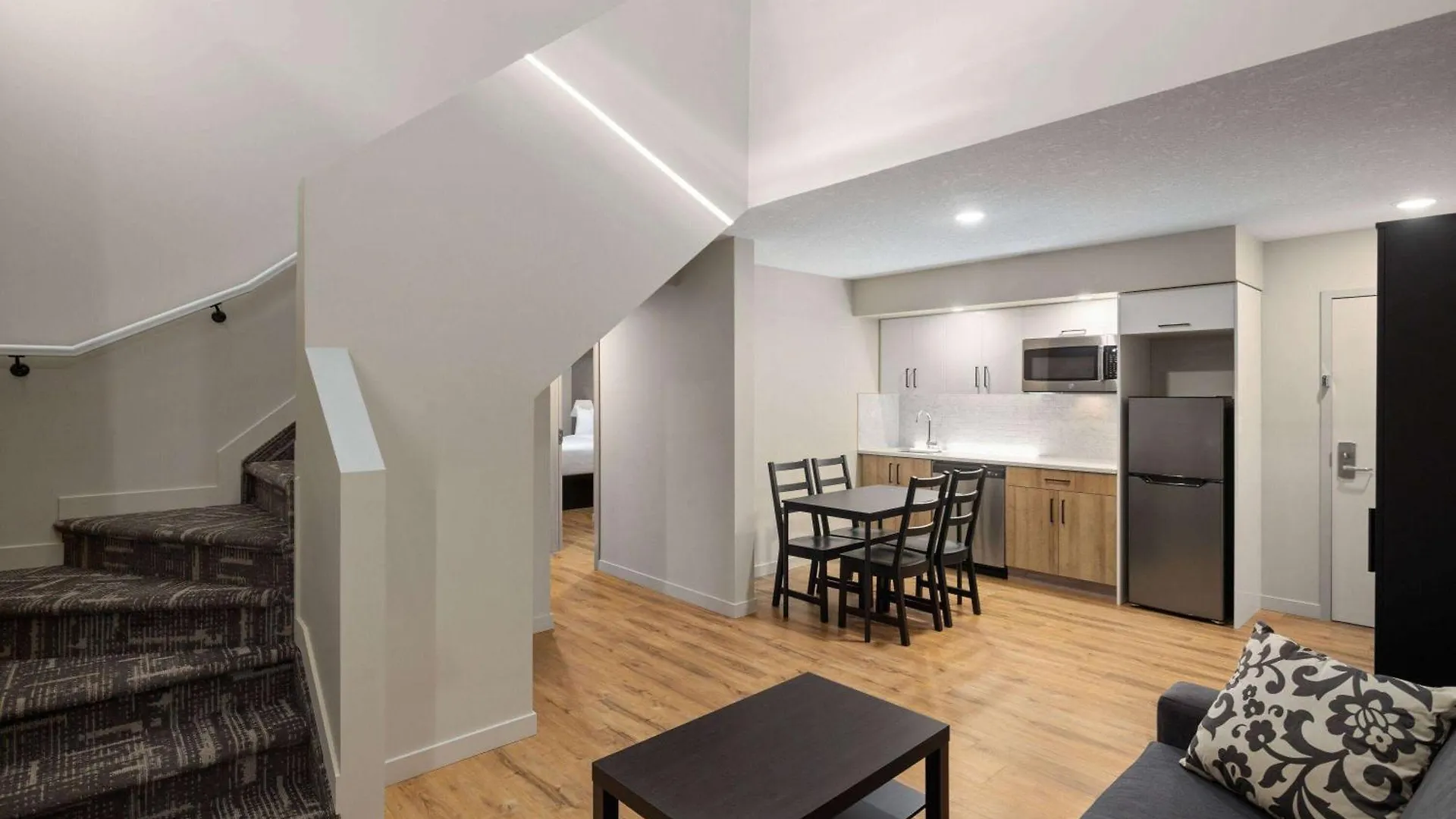 Baymont By Wyndham West Edmonton Hotel
