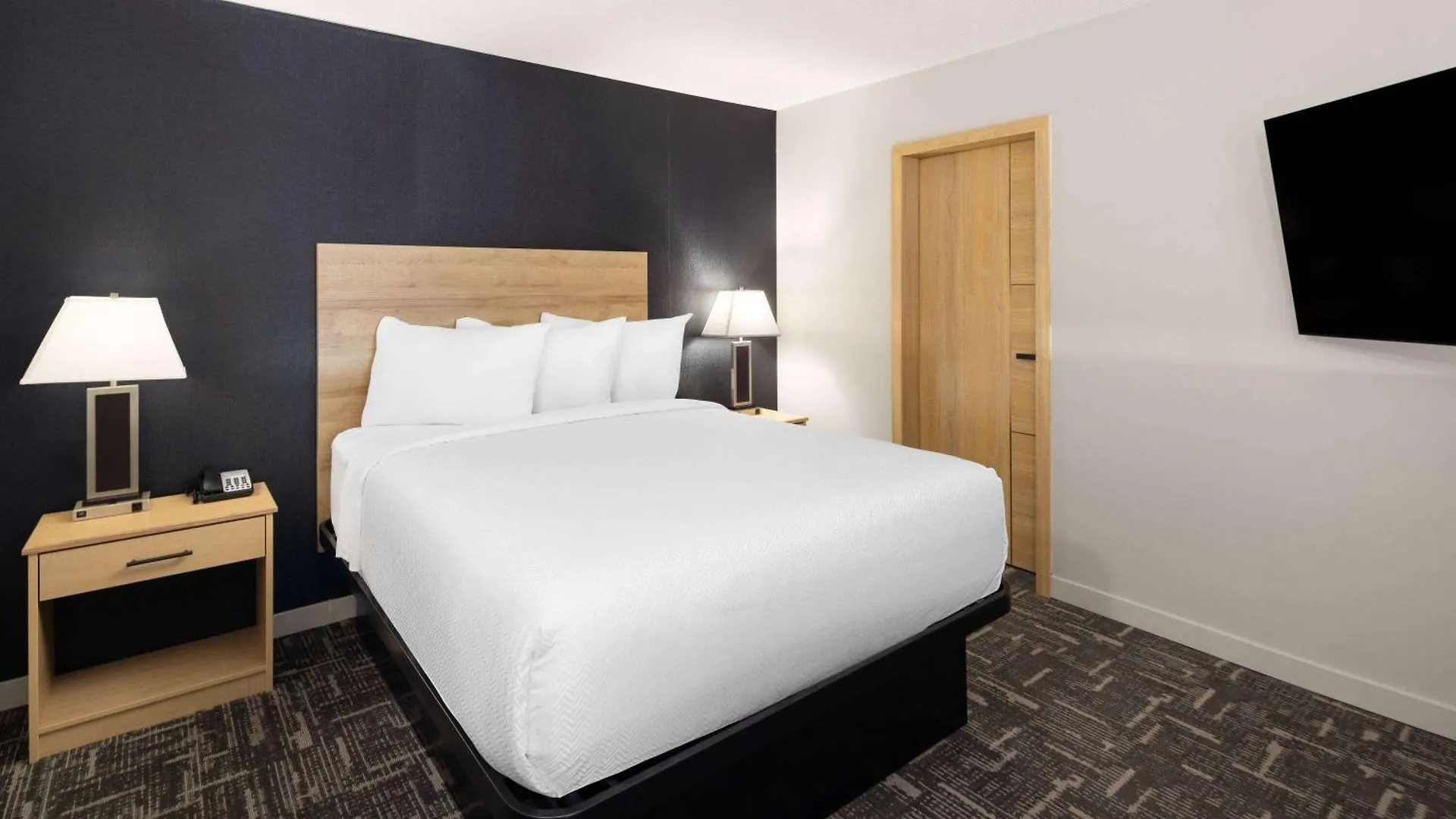 Baymont By Wyndham West Edmonton Hotel