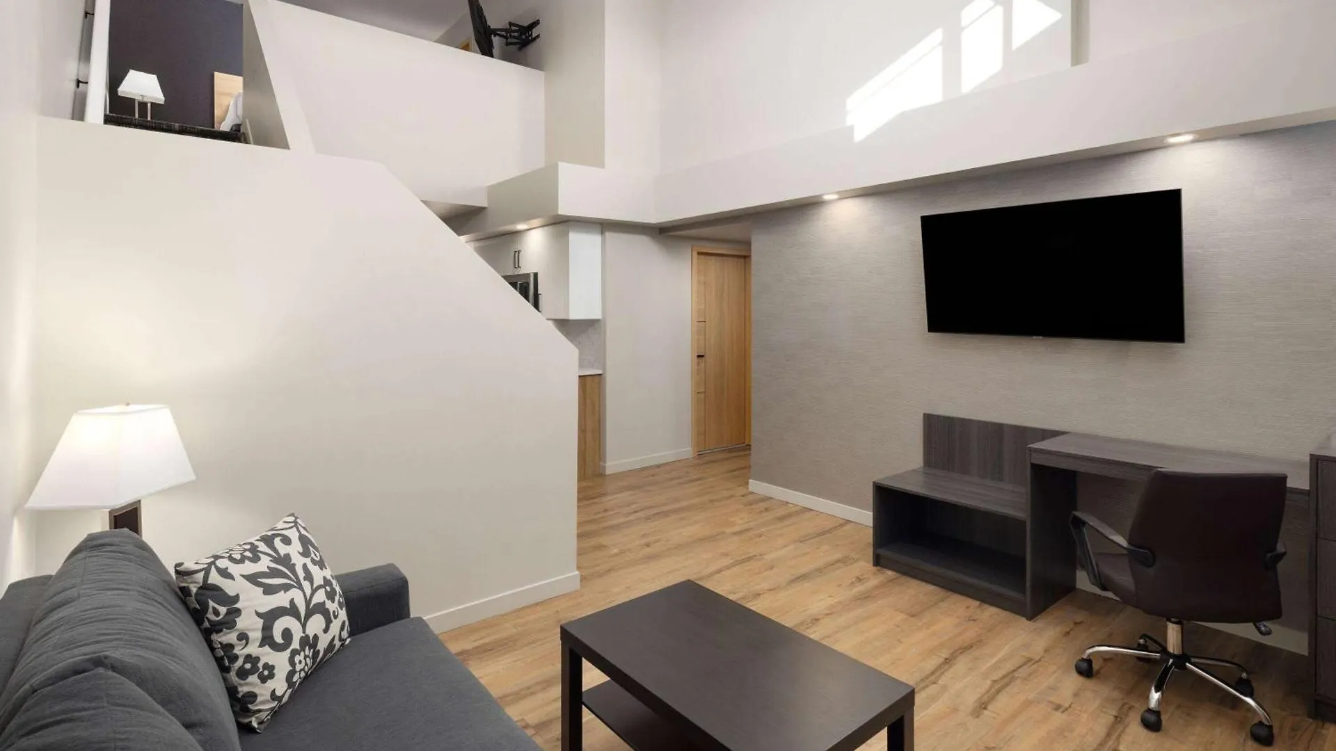 Baymont By Wyndham West Edmonton Hotel